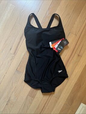 NWT Women’s speedo swimsuit 4